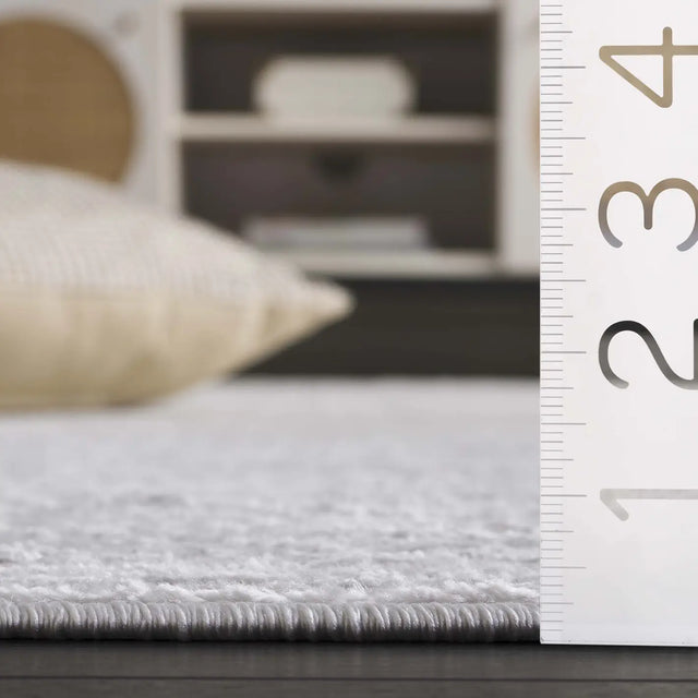 Safavieh Saylor 100 4'-0" x 6'-0" Rug in Ivory