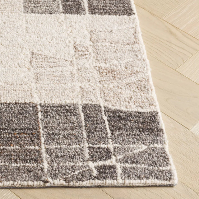 Safavieh Pine 4'-0" x 6'-0" Rug in Ivory / Light Brown