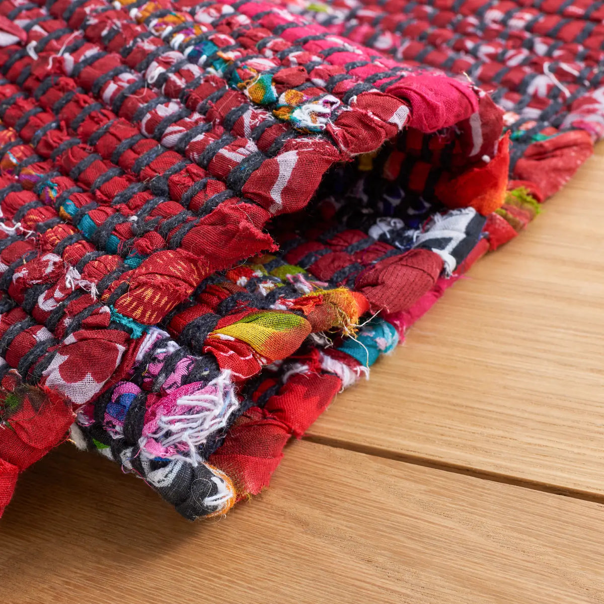 Safavieh Rag Rug 4'-0" x 6'-0" Rug in Fuchsia / Black