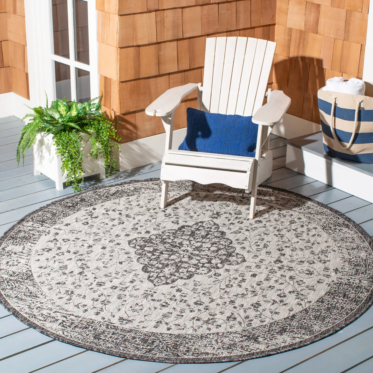 Safavieh Courtyard 6'-7" x 6'-7" Rug in Black / Grey