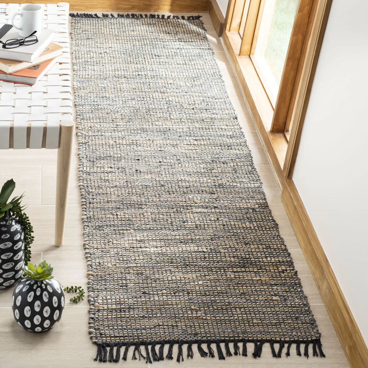 Safavieh Vintage Leather 2'-3" x 6'-0" Rug in Grey