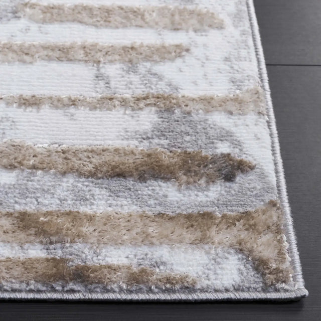 Safavieh Maya 4'-0" x 6'-0" Rug in Ivory / Grey Beige