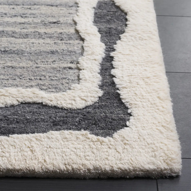 Safavieh Casablanca 4'-0" x 6'-0" Rug in Grey / Ivory