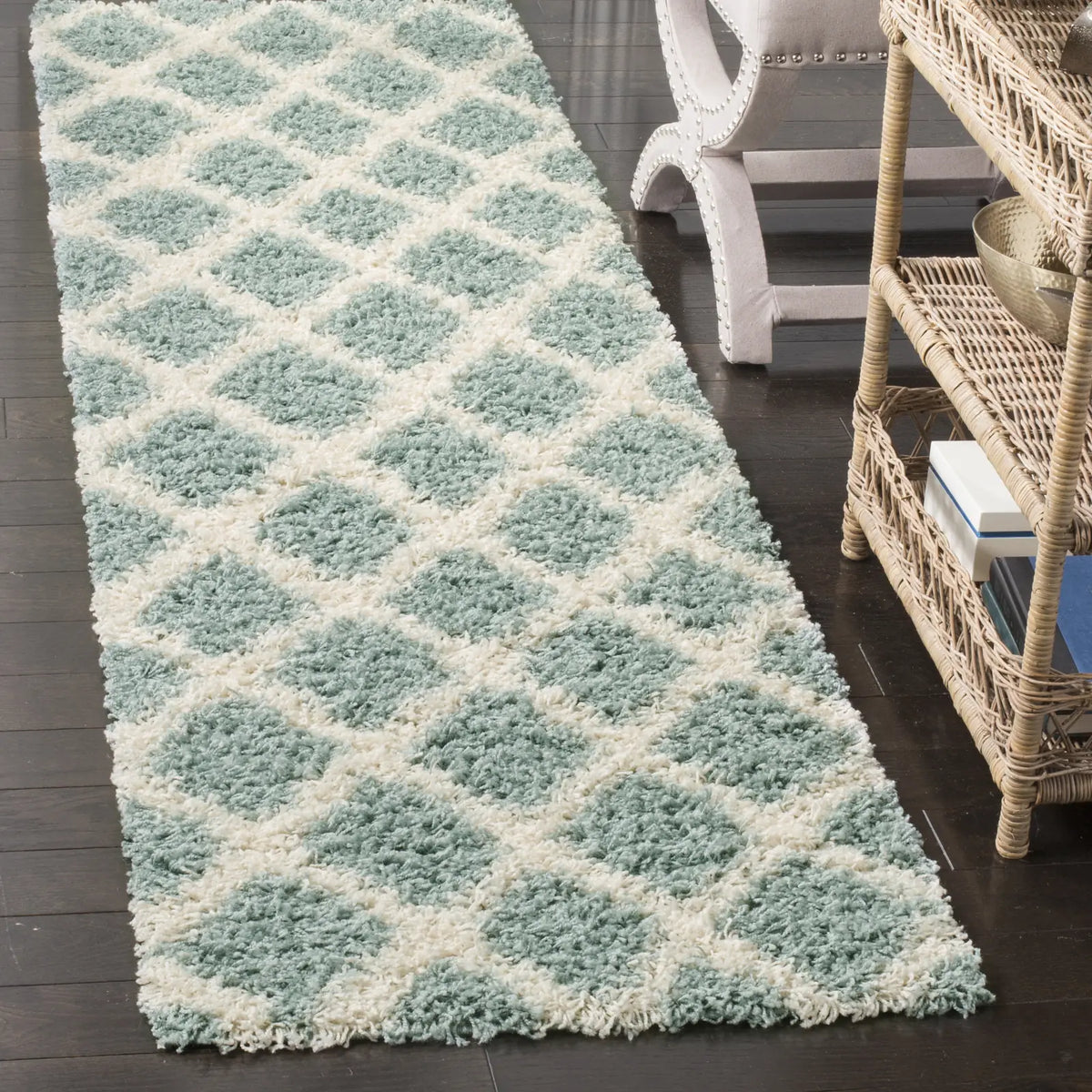 Safavieh Sgd-Dallas Shag 2'-3" x 8'-0" Rug in Seafoam / Ivory