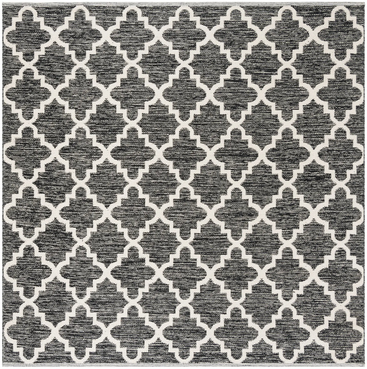 Safavieh Montauk 6'-0" x 6'-0" Rug in Black / Ivory