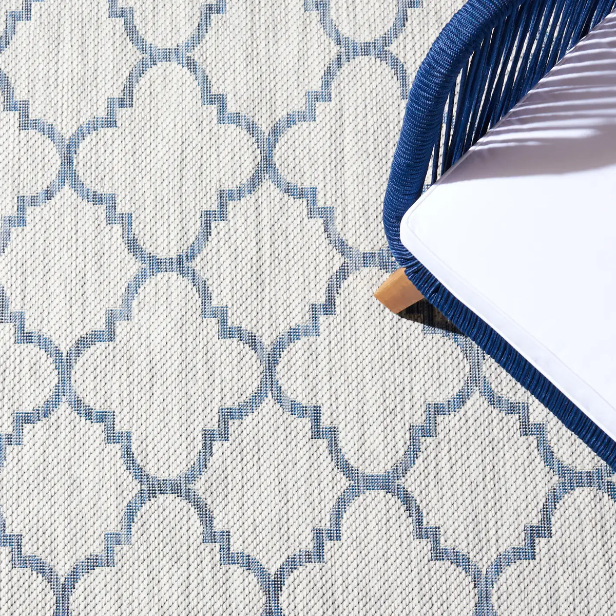 Safavieh Courtyard 4'-0" x 5'-7" Rug in Grey / Navy