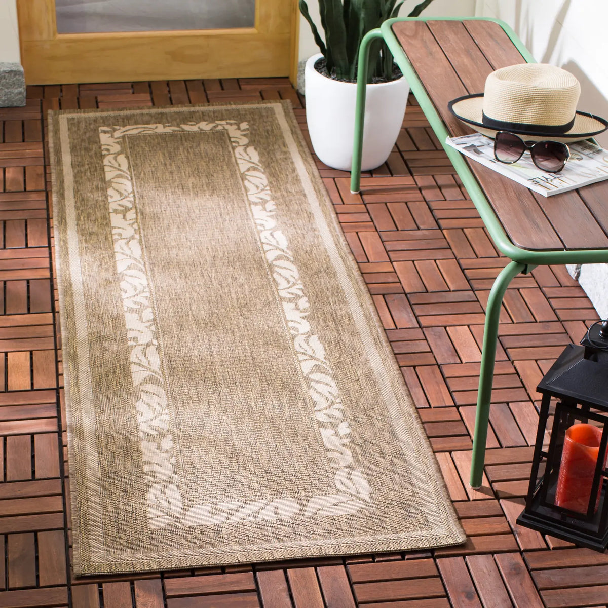Safavieh Courtyard 2'-3" x 6'-7" Rug in Brown / Natural