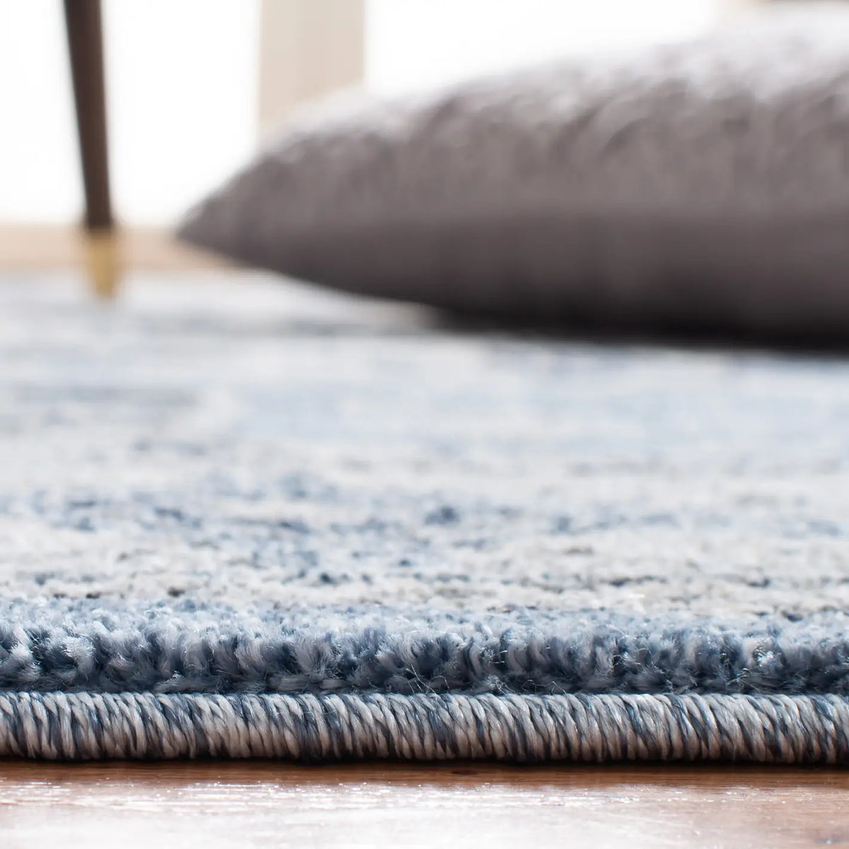 Safavieh Charleston 4'-0" x 6'-0" Rug in Blue / Grey