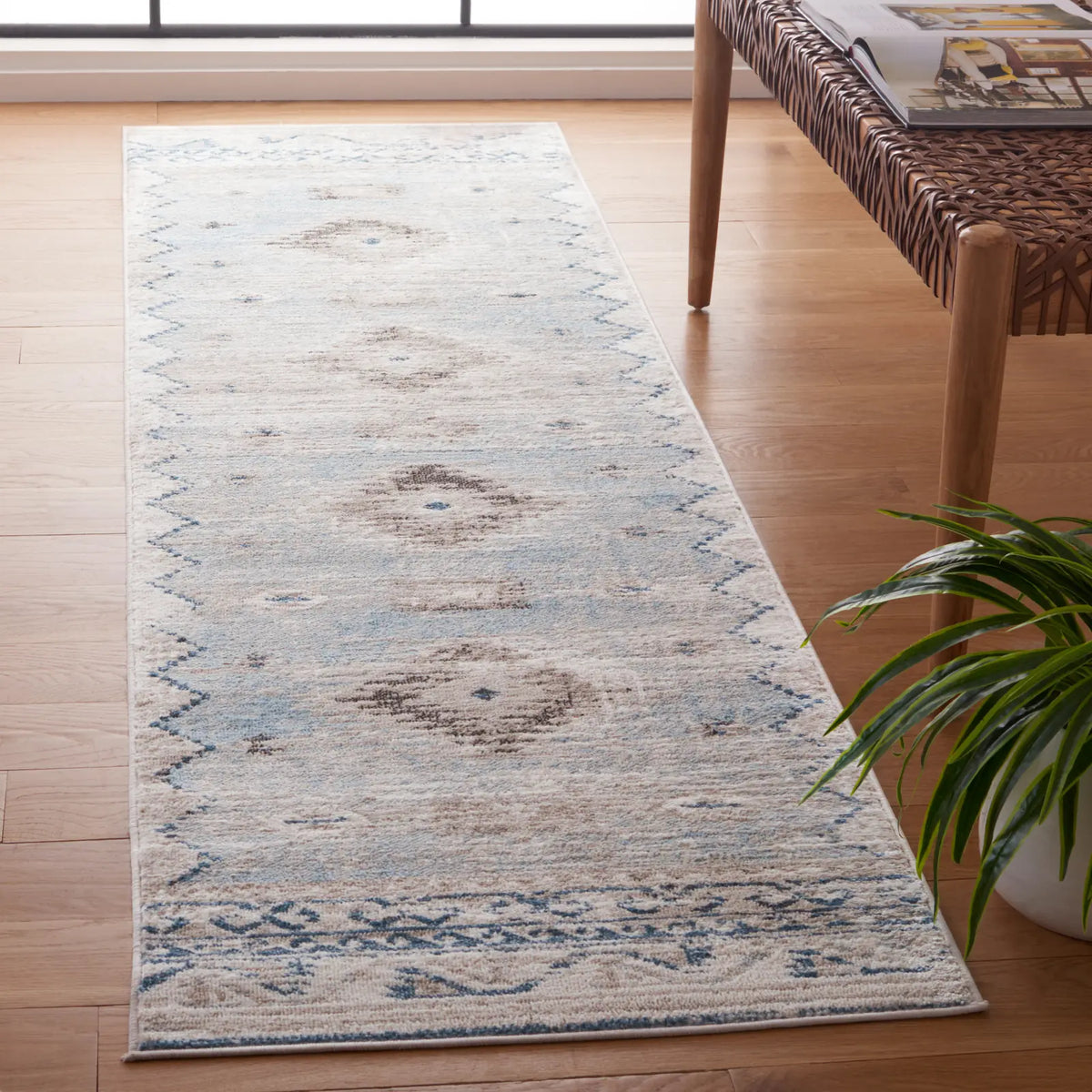 Safavieh Cornelia 200 2'-2" x 8'-0" Rug in Blue / Ivory