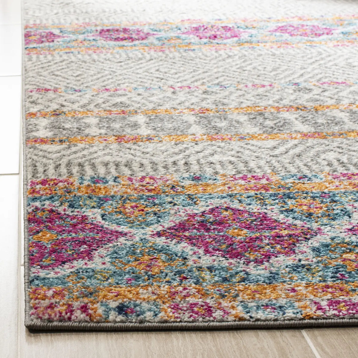 Safavieh Madison 4'-0" x 6'-0" Rug in Grey / Ivory