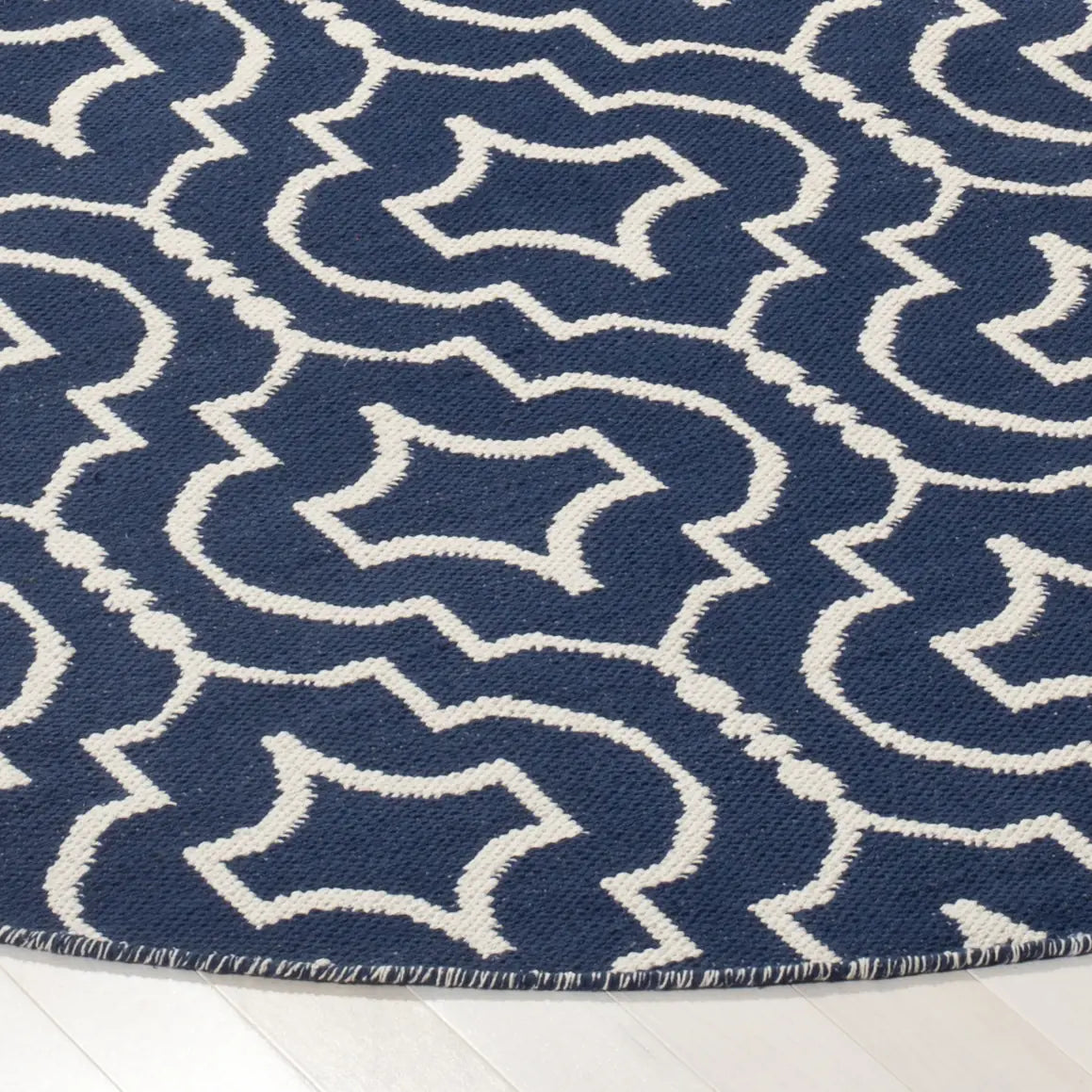 Safavieh Montauk 6'-0" x 6'-0" Rug in Navy / Ivory