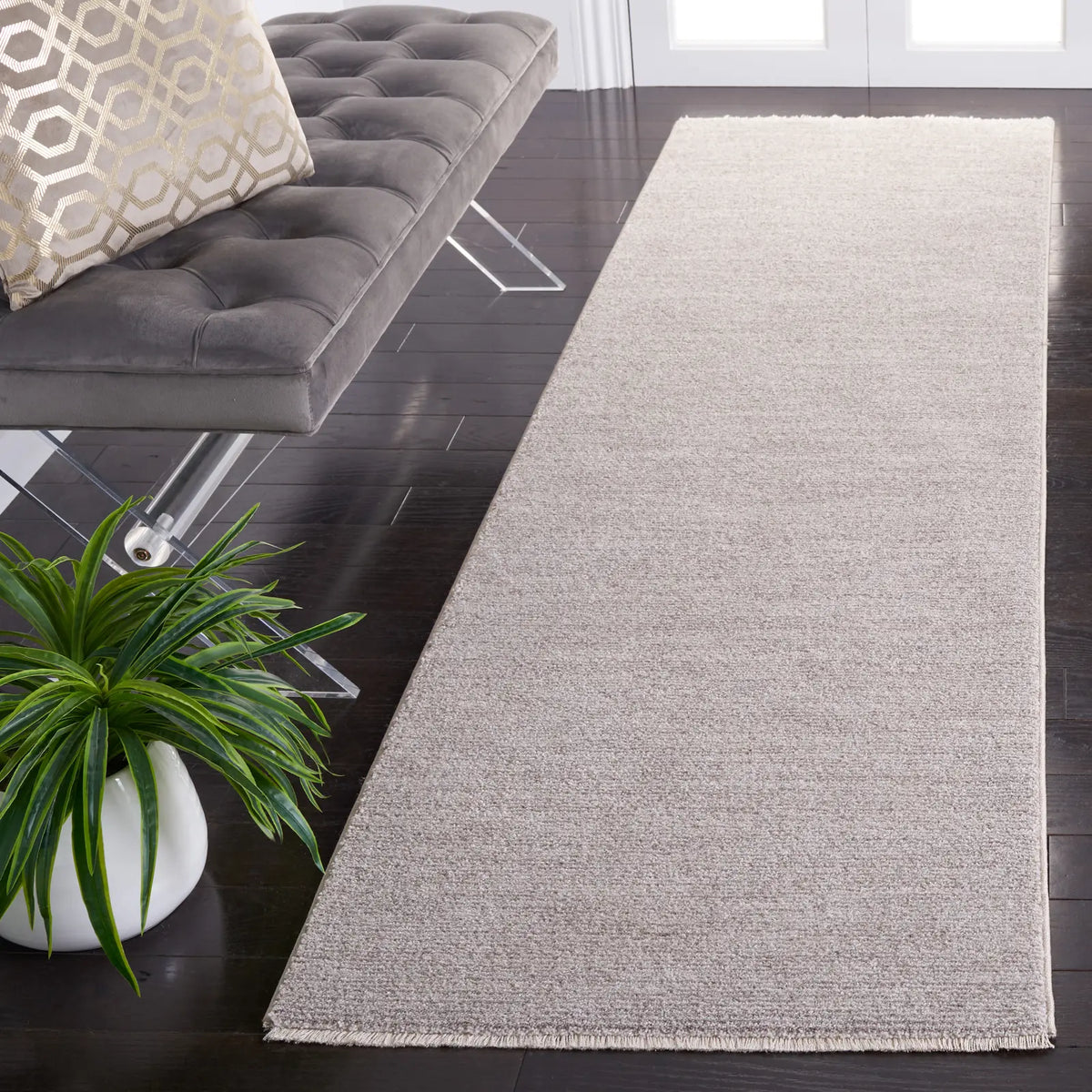 Safavieh Lasa 2'-3" x 8'-0" Rug in Light Grey