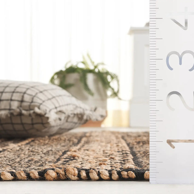 Safavieh Natural Fiber 5'-0" x 8'-0" Rug in Natural / Black