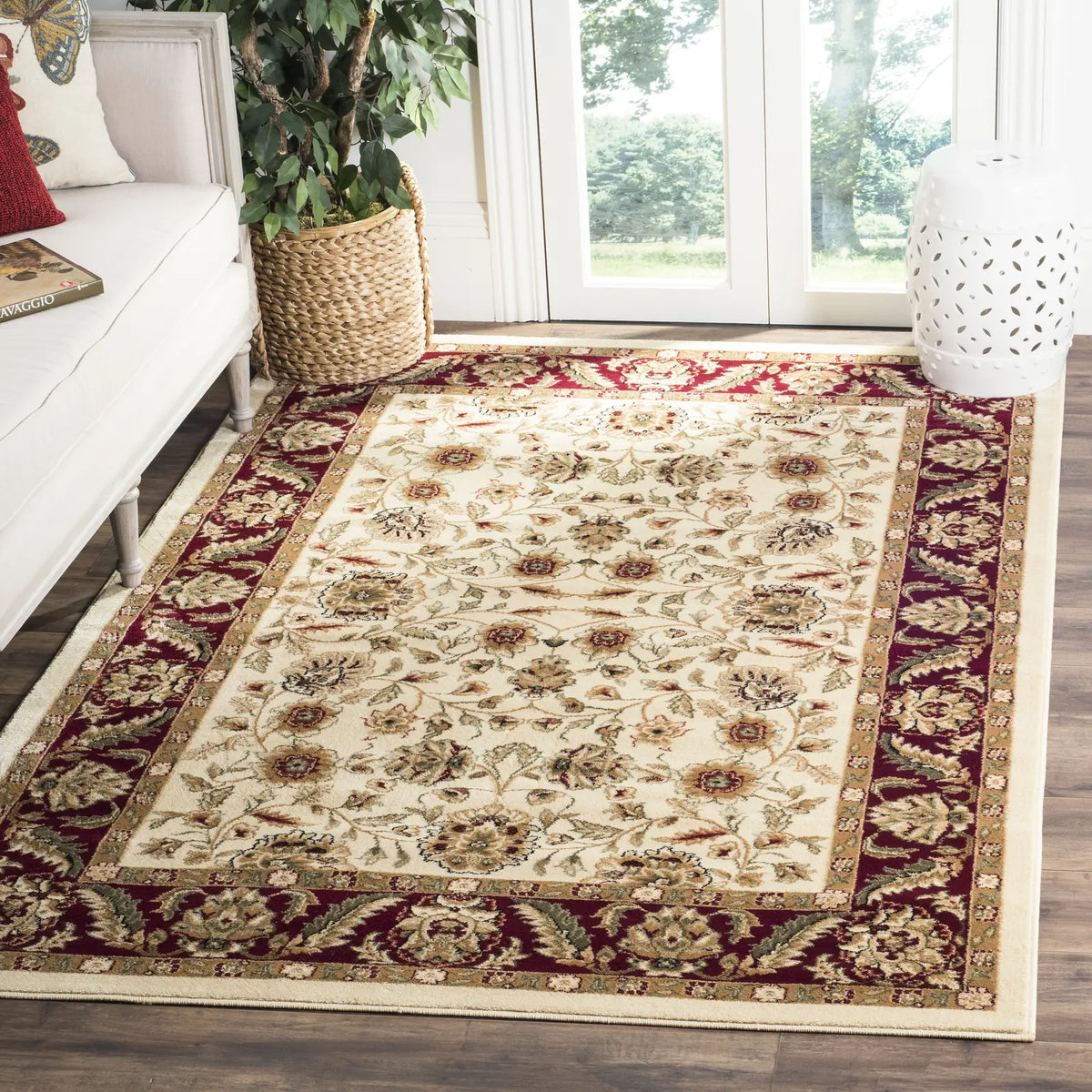 Safavieh Lyndhurst 4'-0" x 6'-0" Rug in Ivory / Red