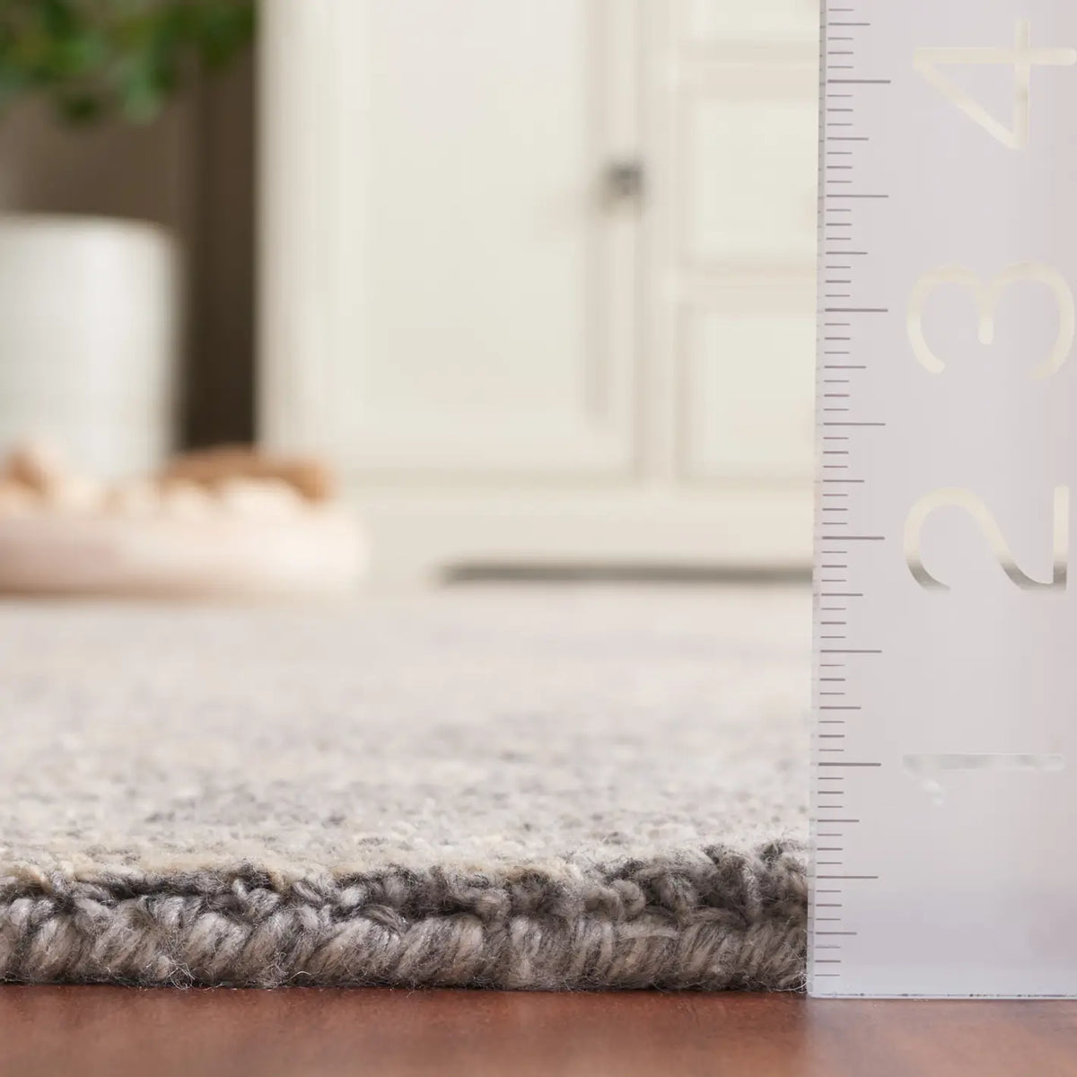 Safavieh Abstract 4'-0" x 6'-0" Rug in Beige / Grey
