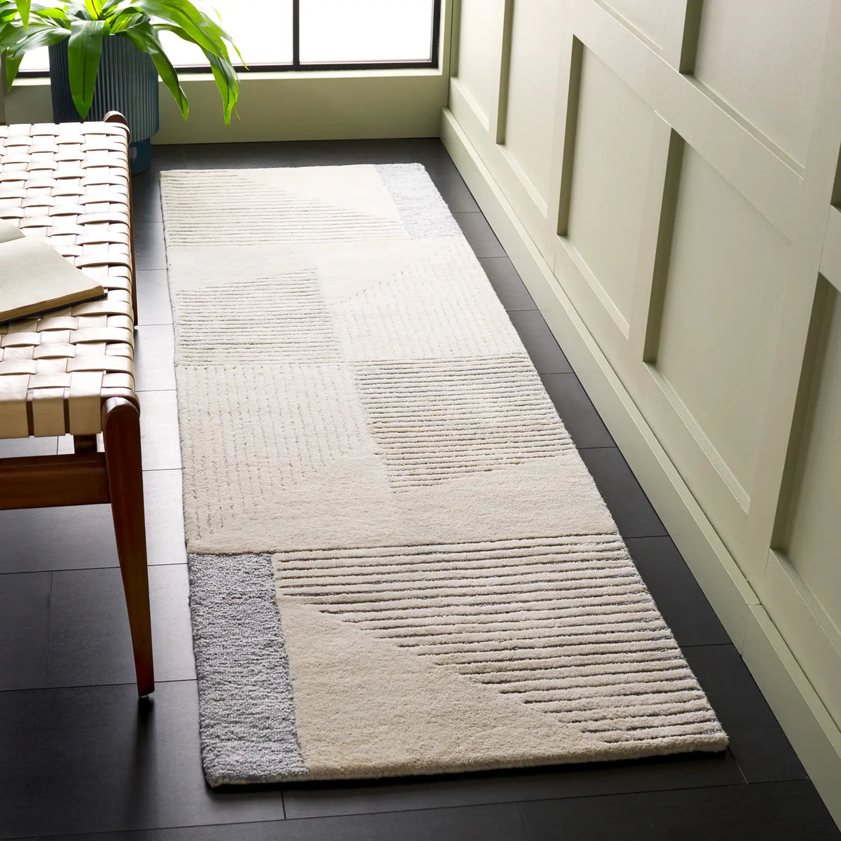 Safavieh Ebony 2'-3" x 11'-0" Rug in Beige / Grey