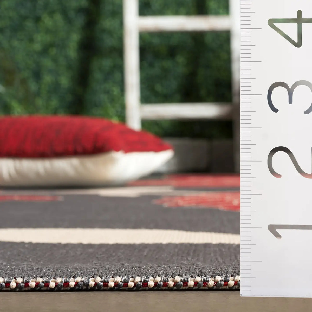 Safavieh Courtyard 5'-3" x 7'-7" Rug in Anthracite / Red