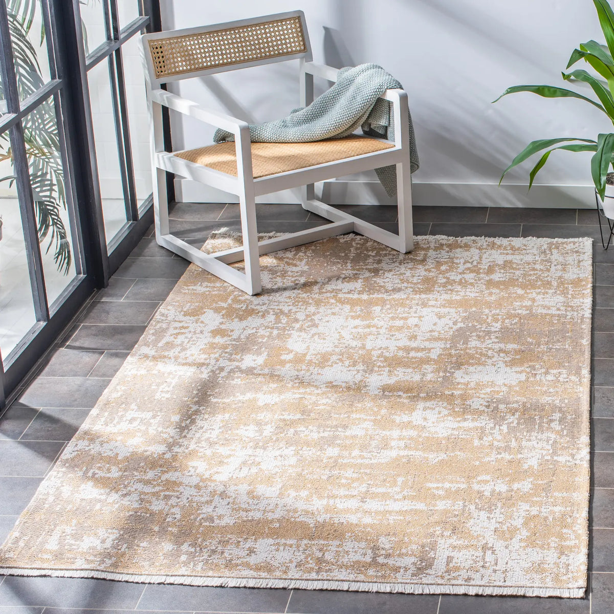 Safavieh Augustine 4'-5" x 6'-5" Rug in Taupe / Grey