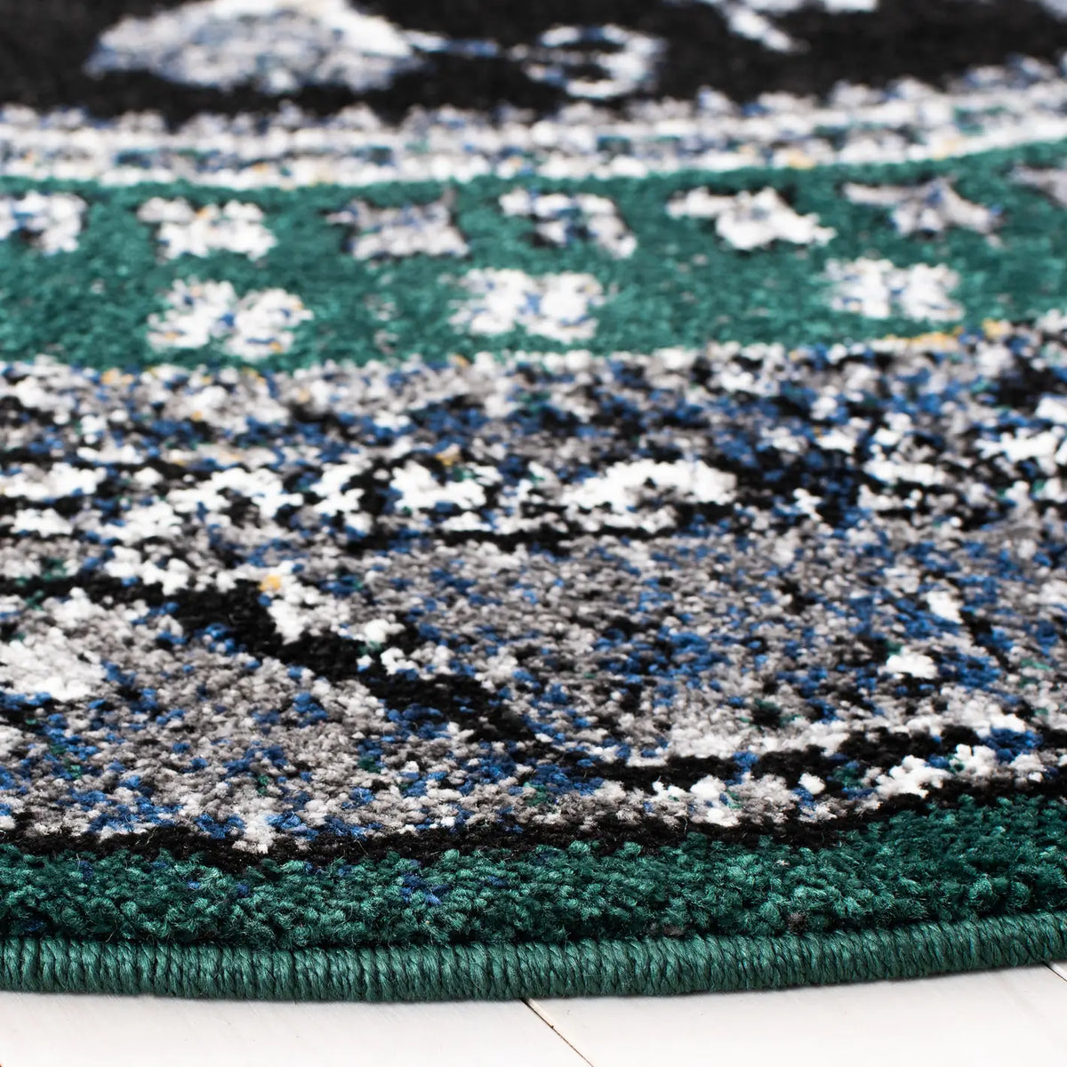 Safavieh Vintage Hamadan 6'-7" x 6'-7" Rug in Green / Black