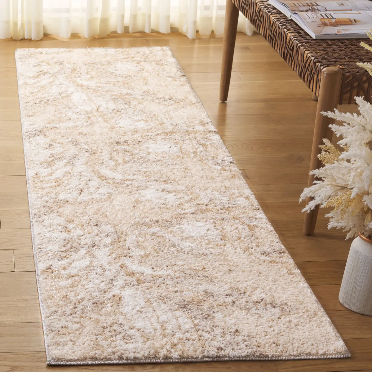 Safavieh Ravine Shag 2'-2" x 8'-0" Rug in Beige / Ivory