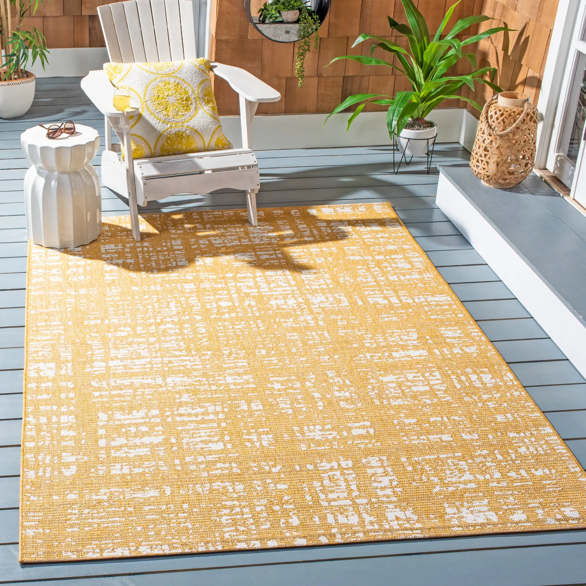 Safavieh Courtyard 4'-0" x 5'-7" Rug in Gold / Ivory