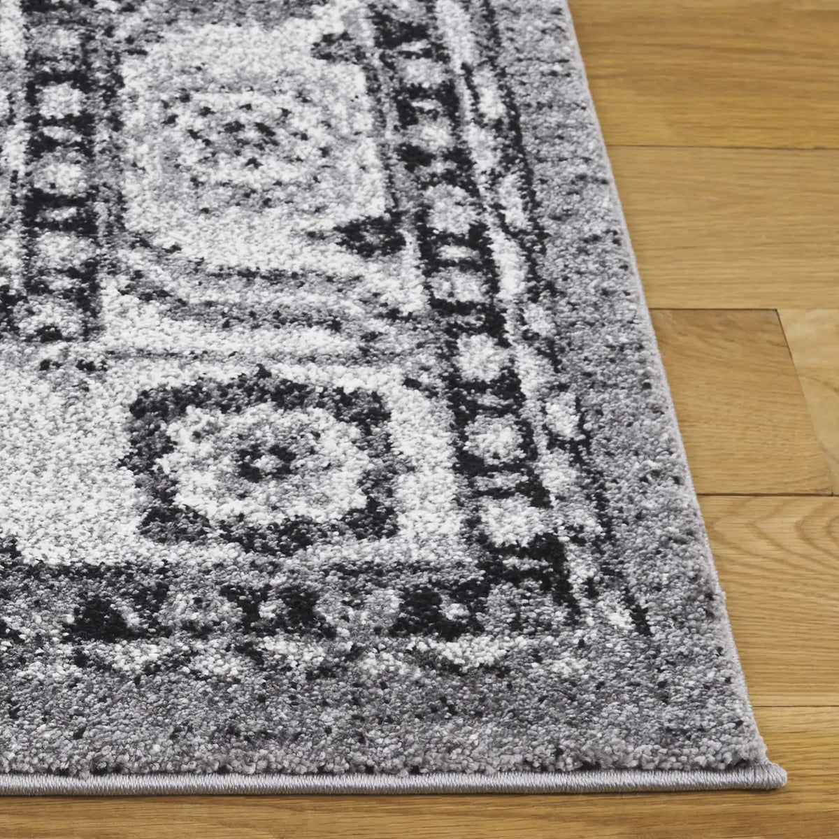 Safavieh Vintage Hamadan 4'-0" x 6'-0" Rug in Grey / Black