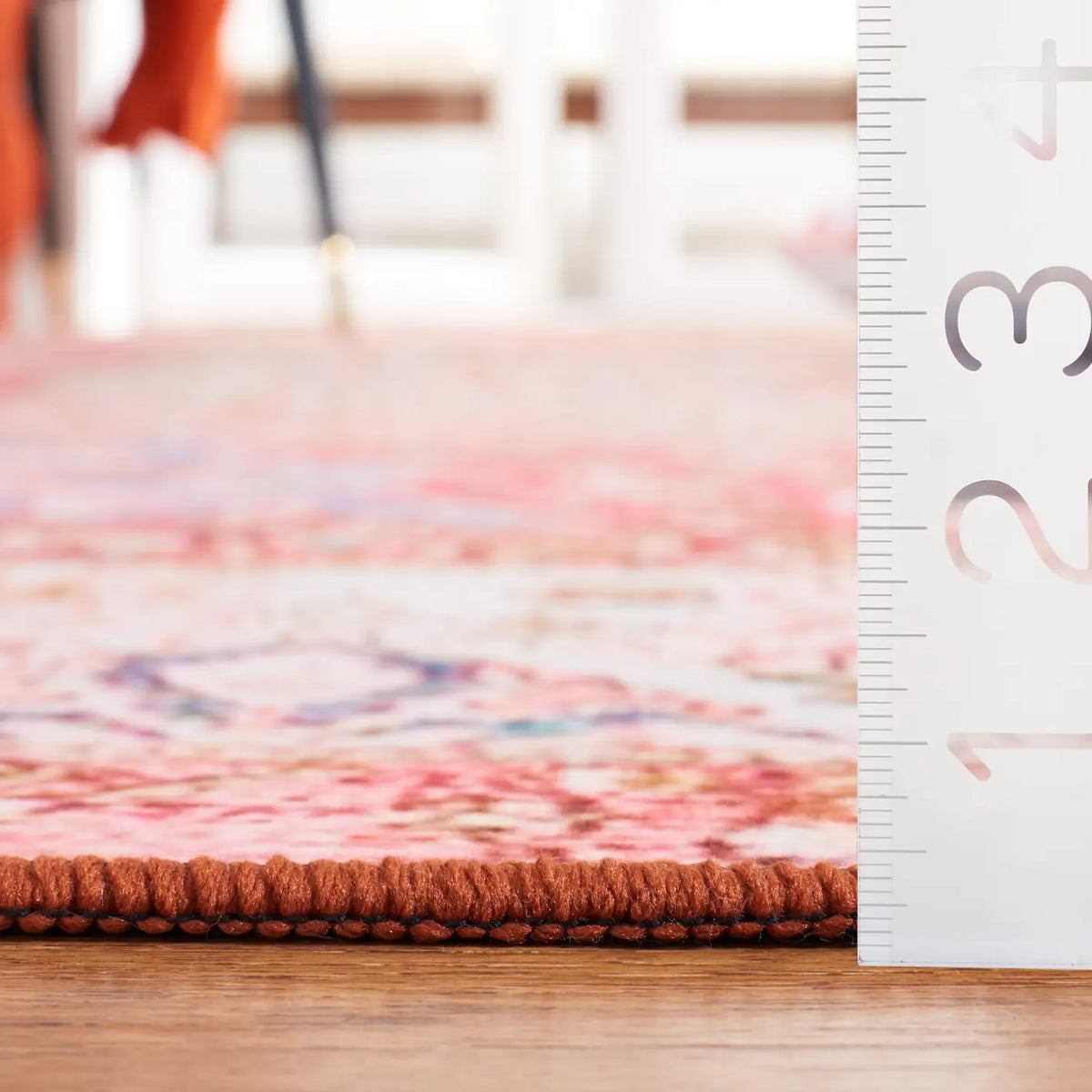 Safavieh Tucson 4'-0" x 6'-0" Rug in Rose / Beige