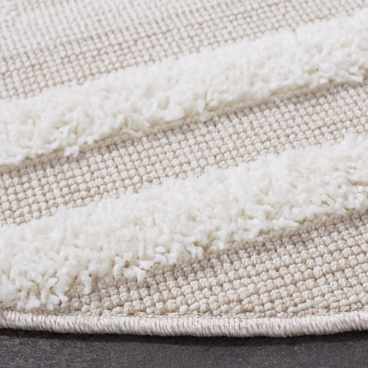 Safavieh Trends 5'-3" x 5'-3" Rug in Beige / Ivory