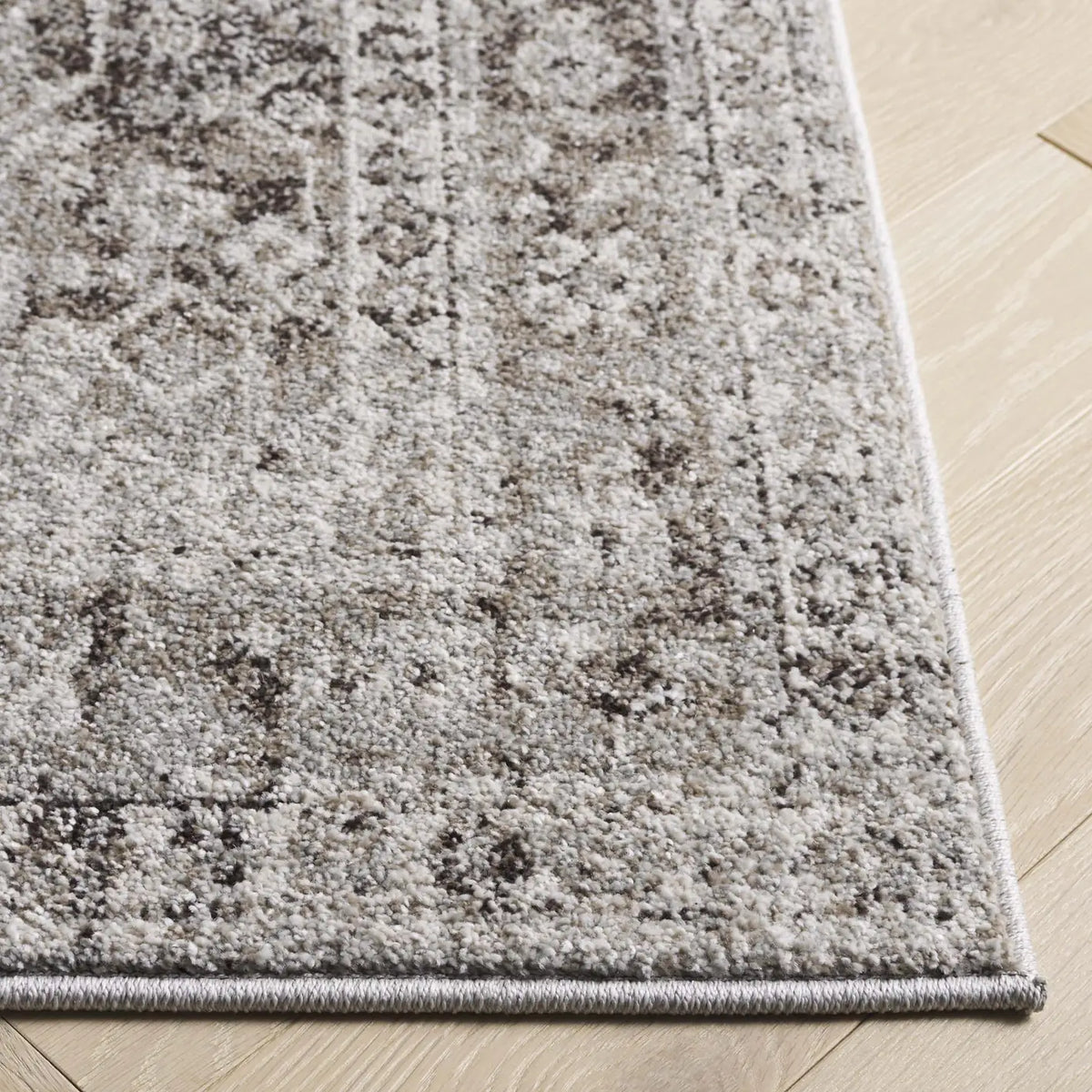 Safavieh Vintage Tabriz 4'-0" x 6'-0" Rug in Grey / Charcoal