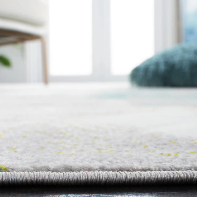 Safavieh Skyler 4'-0" x 6'-0" Rug in Grey / Green