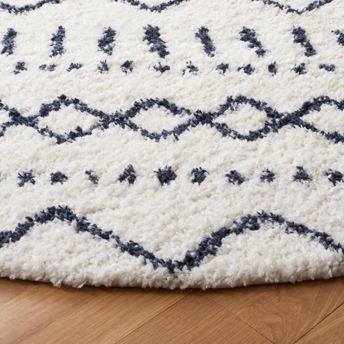 Safavieh Arizona Shag 5'-1" x 5'-1" Rug in Ivory / Slate