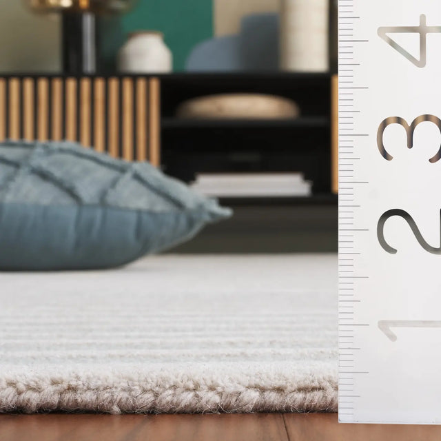 Safavieh Ebony 4'-0" x 6'-0" Rug in Light Blue / Ivory