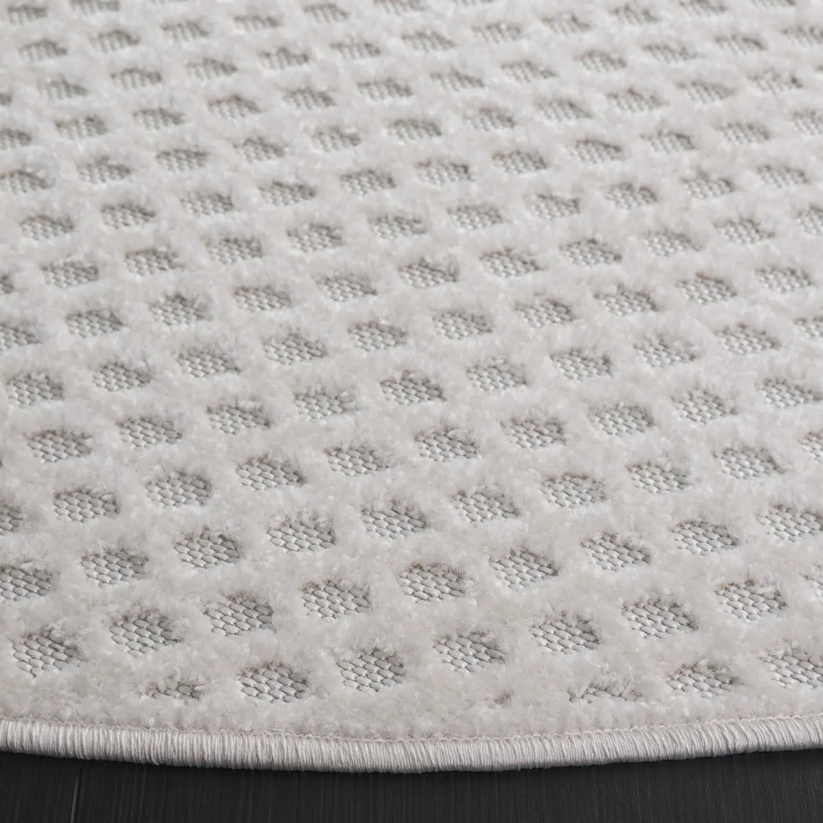 Safavieh Stella 6'-7" x 6'-7" Rug in Ivory