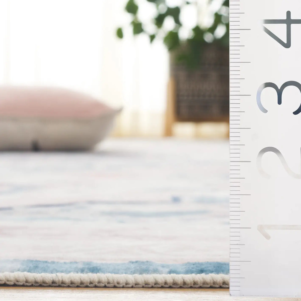 Safavieh Arizona 4'-0" x 6'-0" Rug in Ivory / Aqua