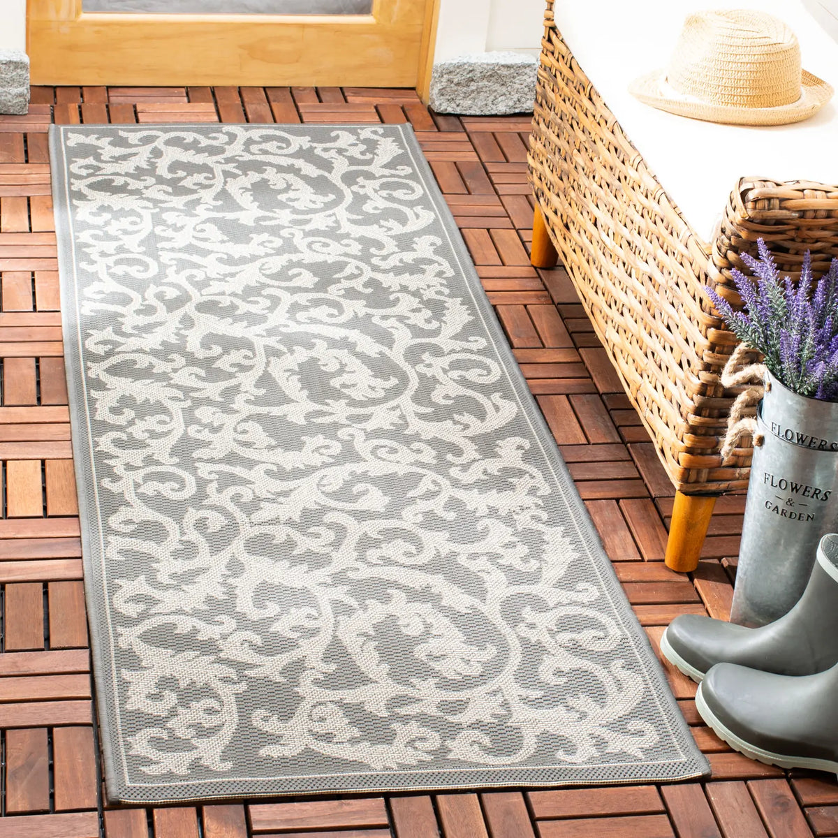 Safavieh Courtyard 2'-3" x 6'-7" Rug in Anthracite / Light Grey