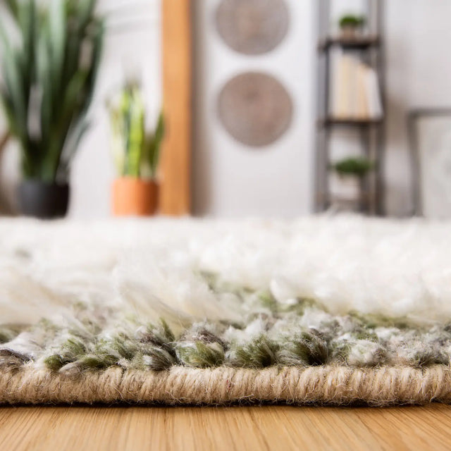 Safavieh Manhattan 4'-0" x 6'-0" Rug in Ivory / Sage