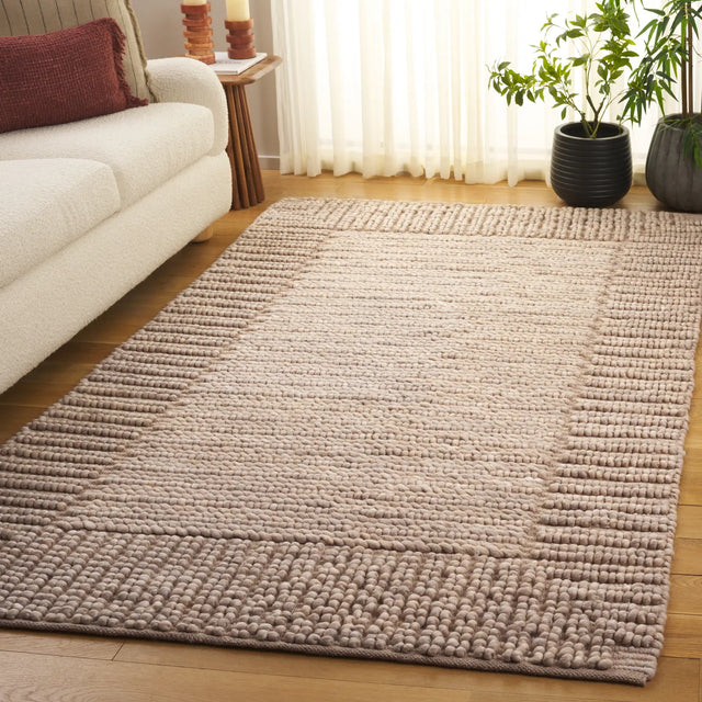 Safavieh Natura 4'-0" x 6'-0" Rug in Taupe