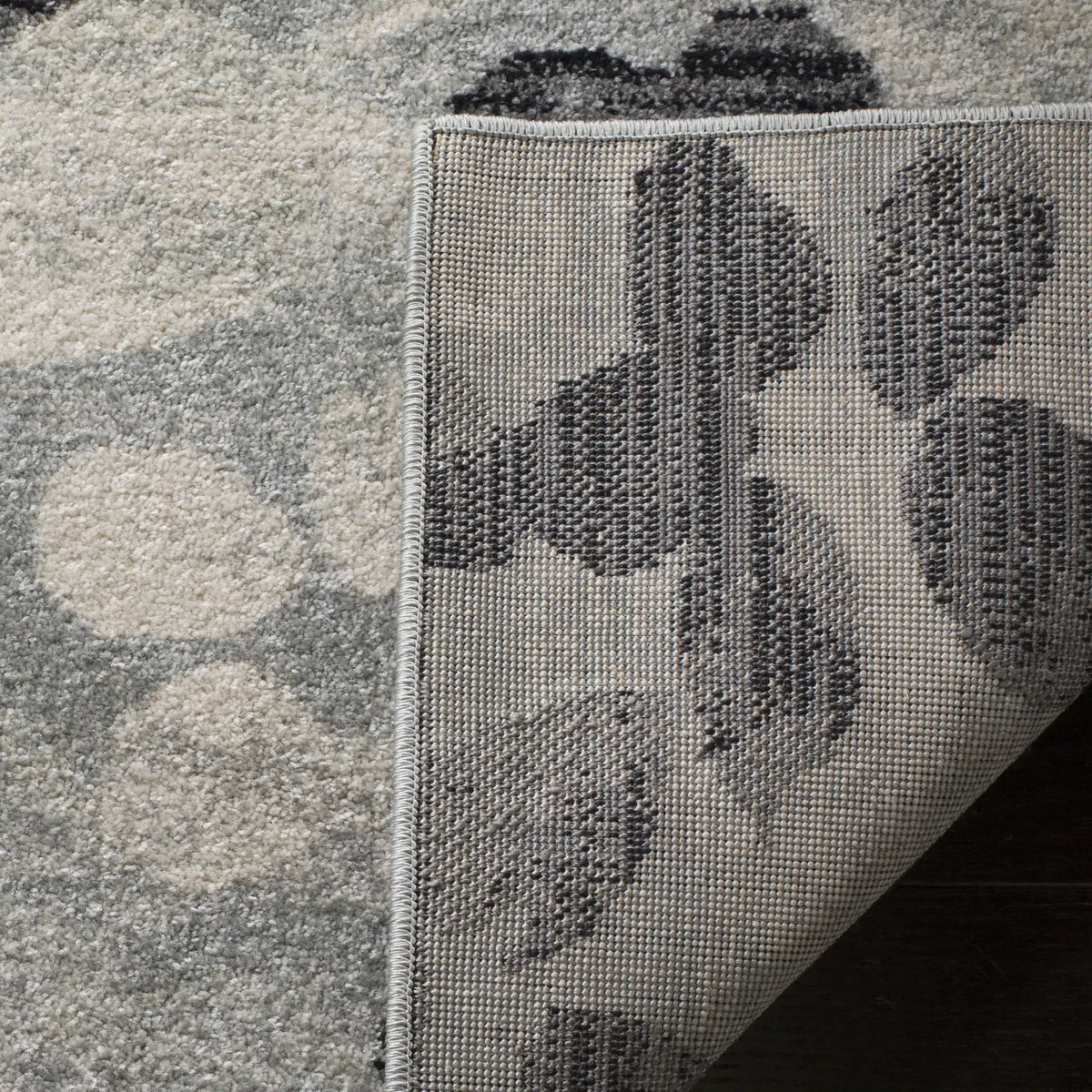 Safavieh Evoke 4'-0" x 6'-0" Rug in Grey / Black