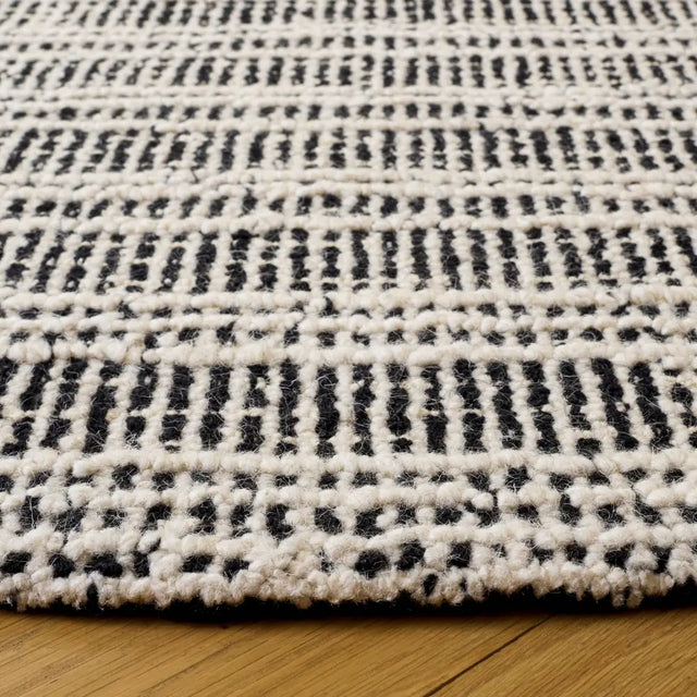 Safavieh Metro 6'-0" x 6'-0" Rug in Black / Ivory