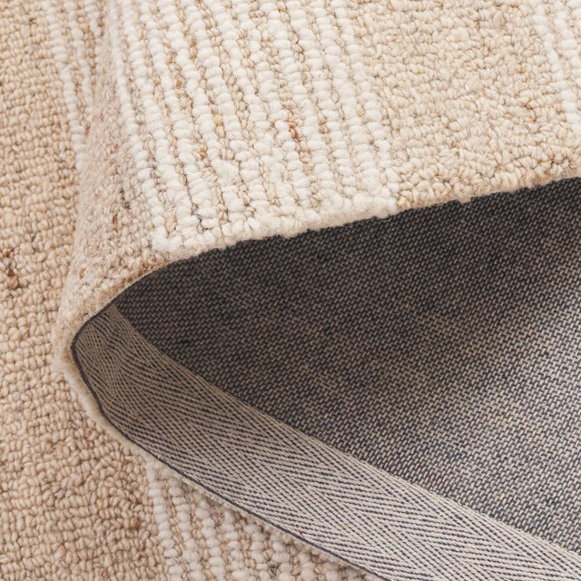 Safavieh Pine 4'-0" x 6'-0" Rug in Beige / Ivory