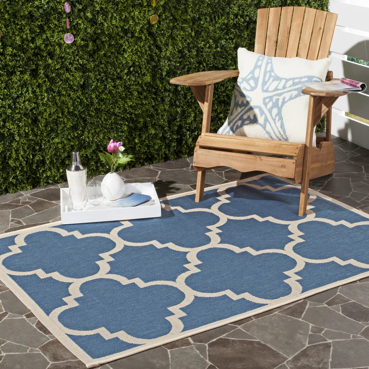Safavieh Courtyard 4'-0" x 5'-7" Rug in Blue / Beige