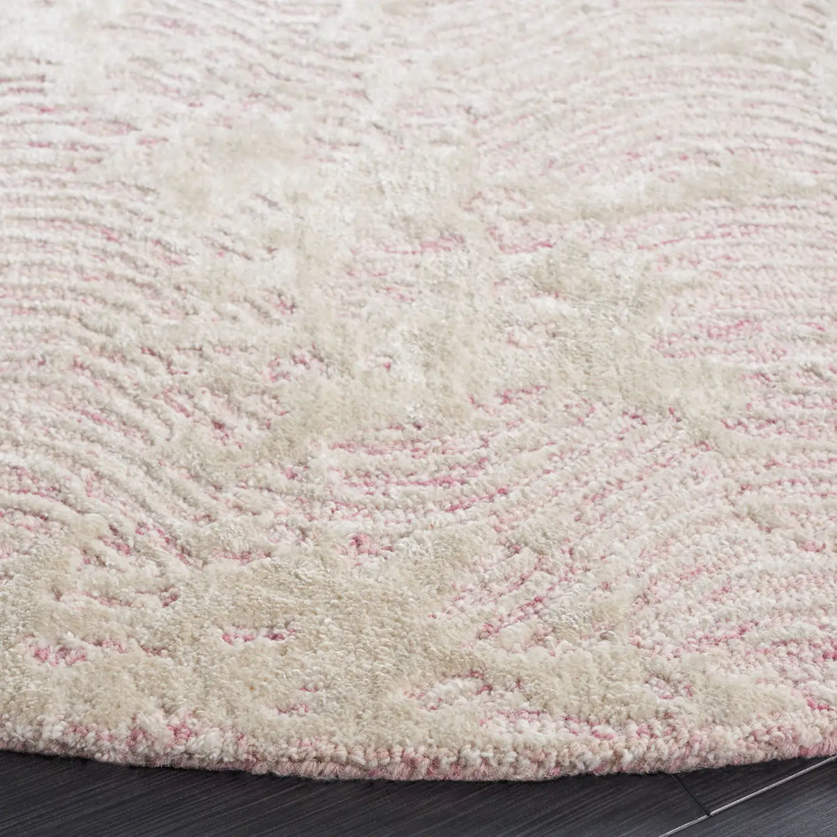 Safavieh Glamour 6'-0" x 6'-0" Rug in Pink / Ivory
