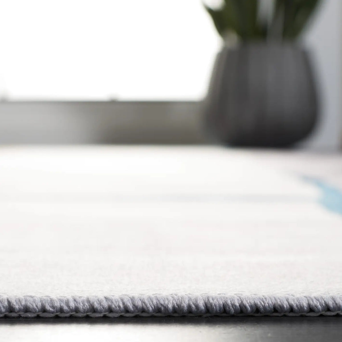Safavieh Tacoma 4'-0" x 6'-0" Rug in Grey / Light Grey