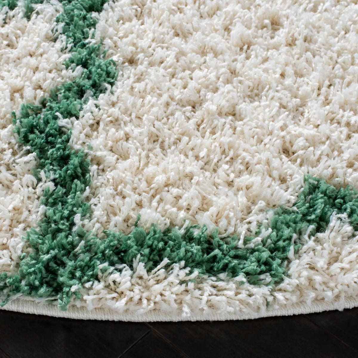 Safavieh Venus Shag 500 6'-7" x 6'-7" Rug in Ivory / Green