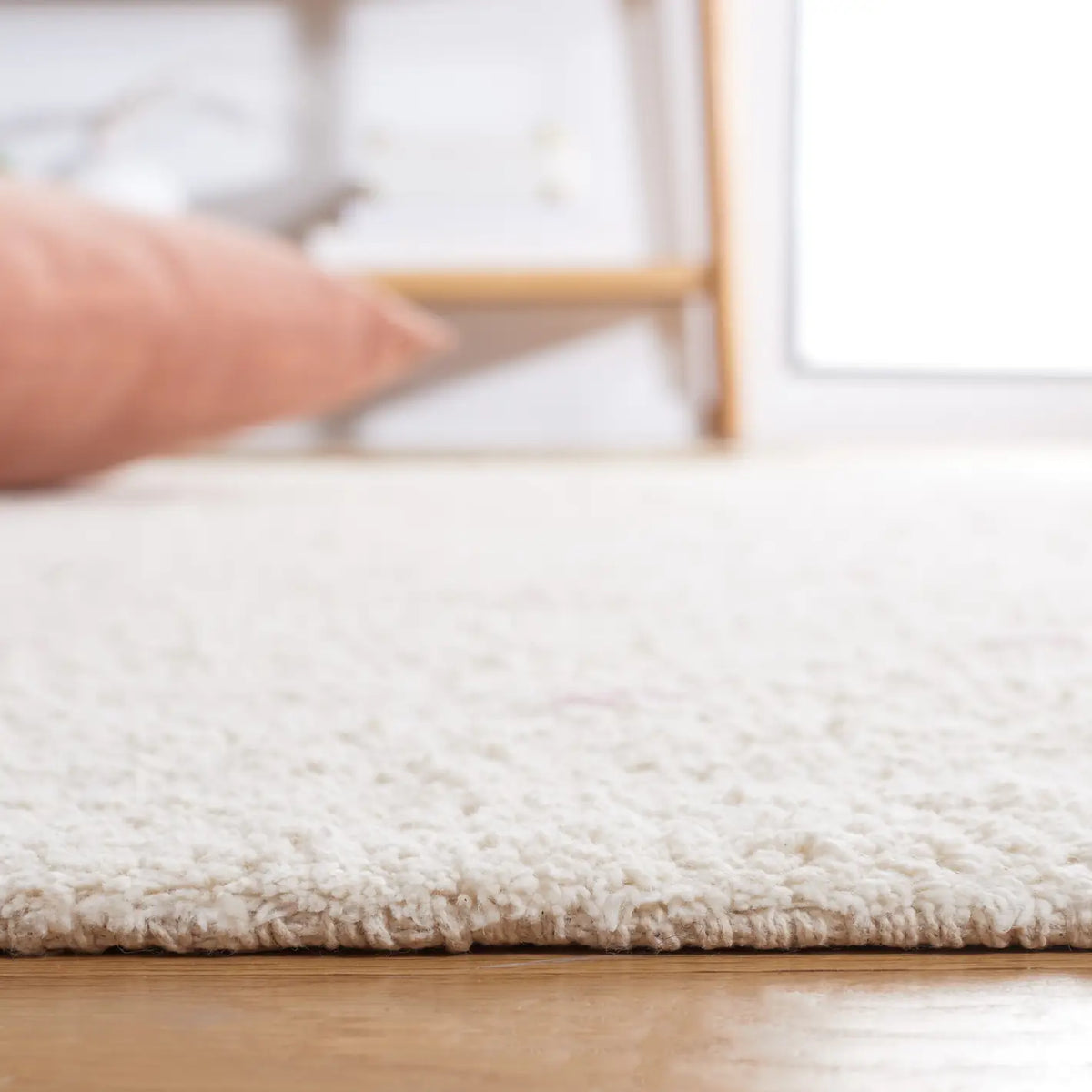 Safavieh Easy Care 5'-0" x 8'-0" Rug in Ivory / Pink