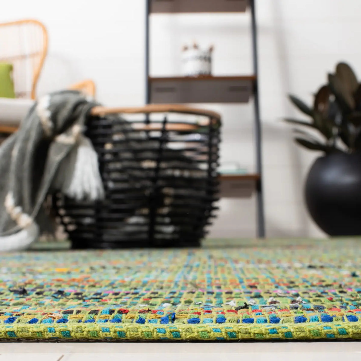 Safavieh Nantucket 5'-0" x 8'-0" Rug in Green