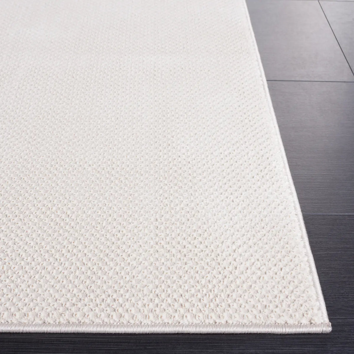 Safavieh Continental 4'-0" x 6'-0" Rug in Beige
