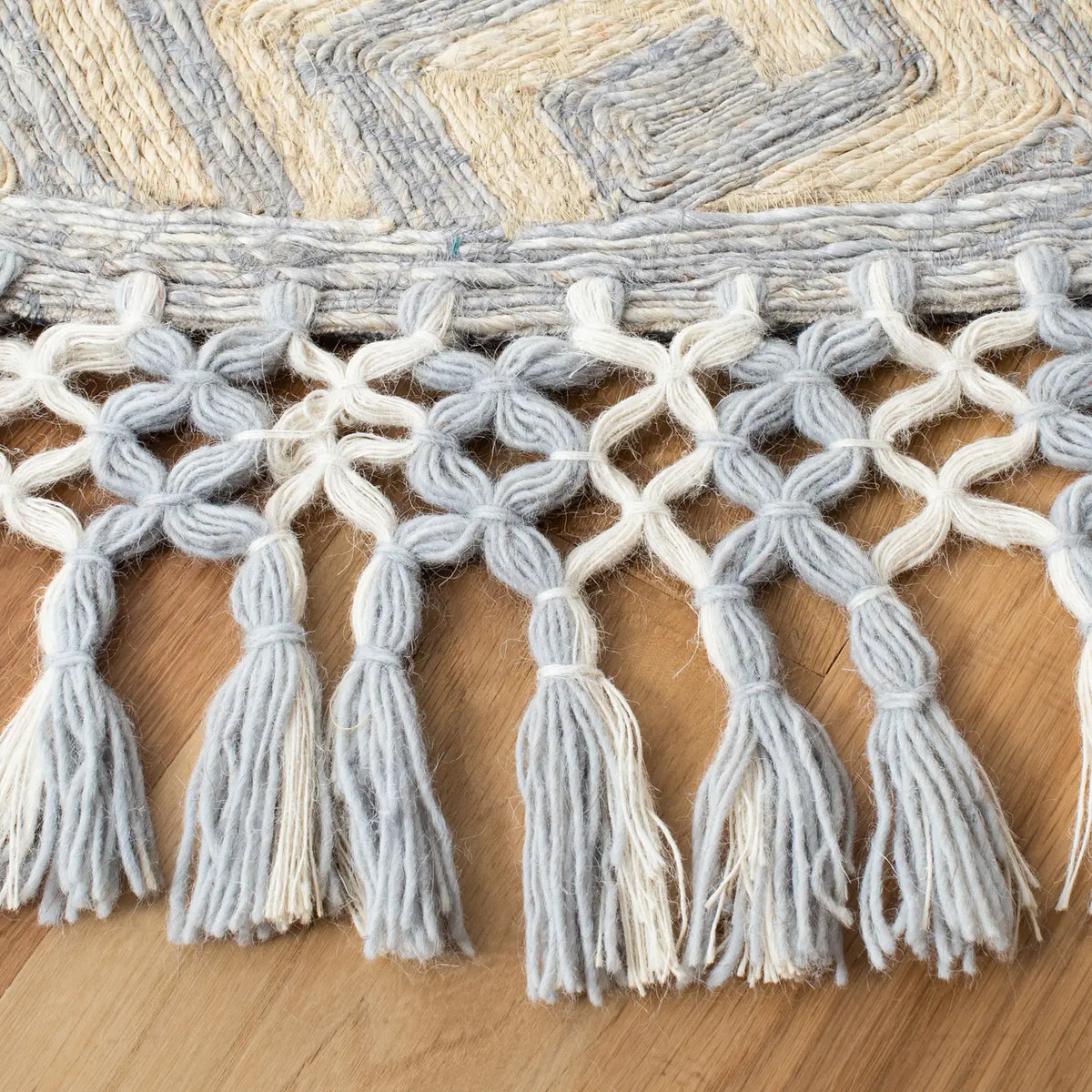 Safavieh Sahara 6'-0" x 6'-0" Rug in Grey / Beige