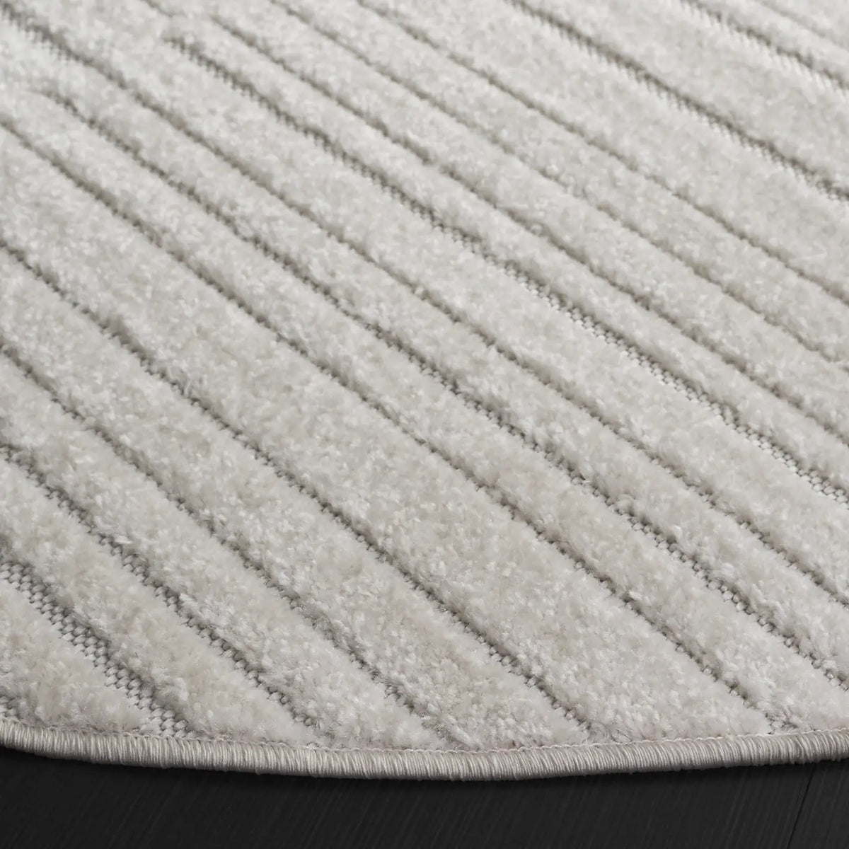 Safavieh Stella 6'-7" x 6'-7" Rug in Ivory