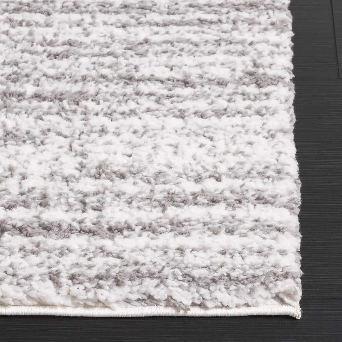 Safavieh Rumi Shag 4'-0" x 6'-0" Rug in Dark Grey / Ivory